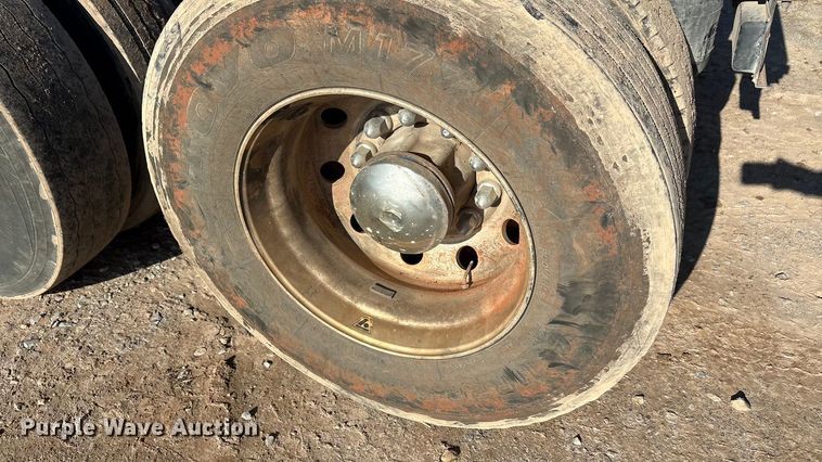 image for item EA7860 2011 Peterbilt 365 semi truck