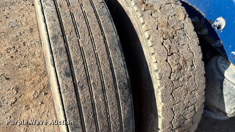 image for item EA7860 2011 Peterbilt 365 semi truck