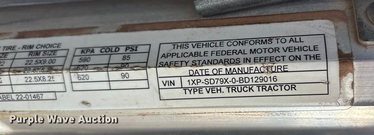 image for item EA7860 2011 Peterbilt 365 semi truck