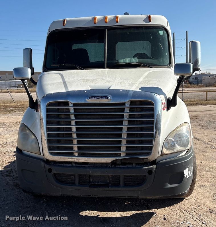 image for item EA7862 2012 Freightliner Cascadia semi truck