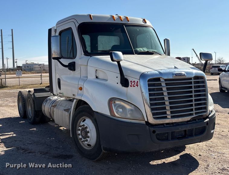 image for item EA7862 2012 Freightliner Cascadia semi truck