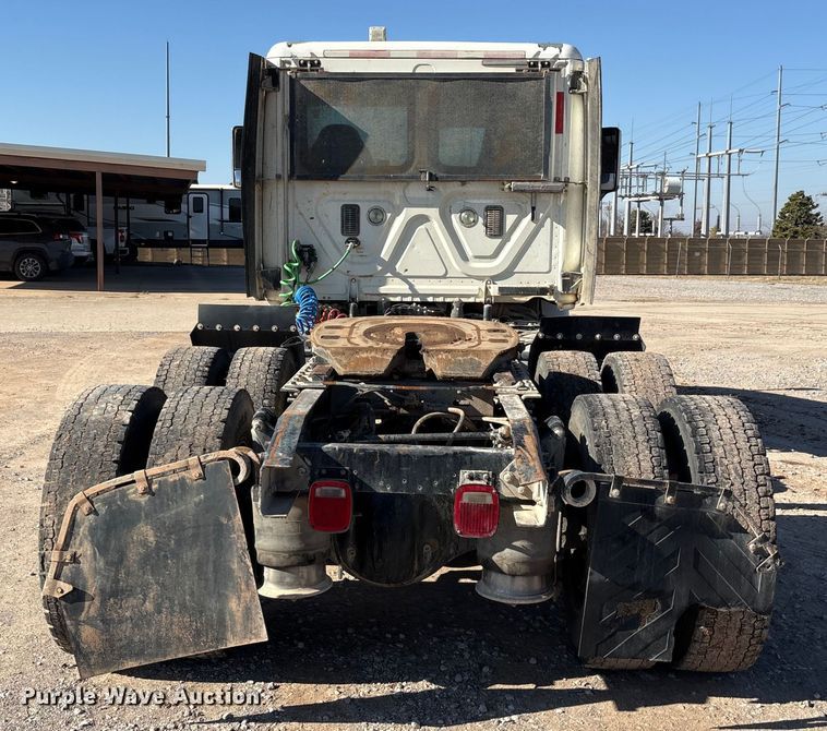 image for item EA7862 2012 Freightliner Cascadia semi truck