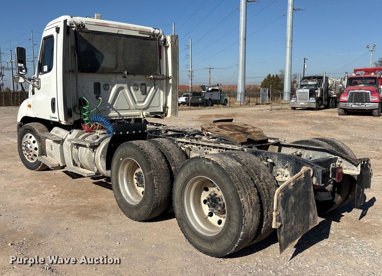 image for item EA7862 2012 Freightliner Cascadia semi truck