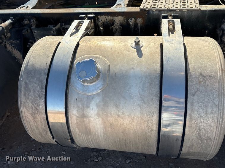 image for item EA7862 2012 Freightliner Cascadia semi truck