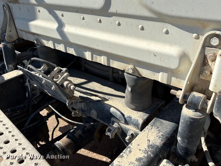 image for item EA7862 2012 Freightliner Cascadia semi truck