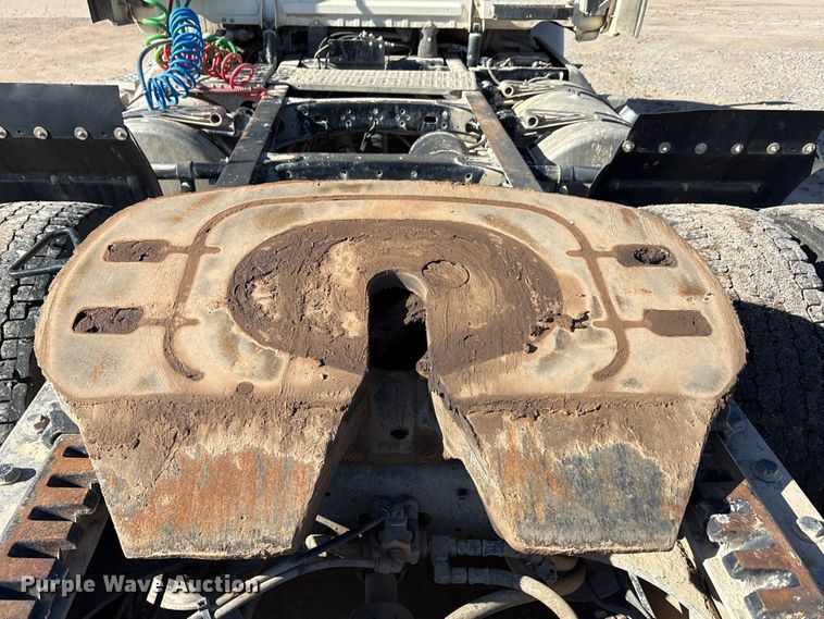 image for item EA7862 2012 Freightliner Cascadia semi truck