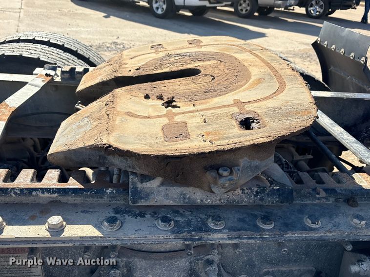 image for item EA7862 2012 Freightliner Cascadia semi truck