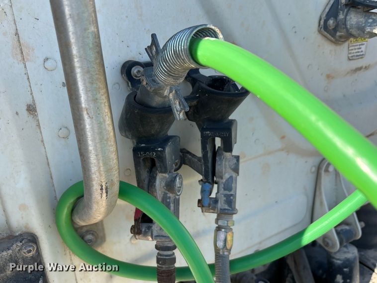 image for item EA7862 2012 Freightliner Cascadia semi truck