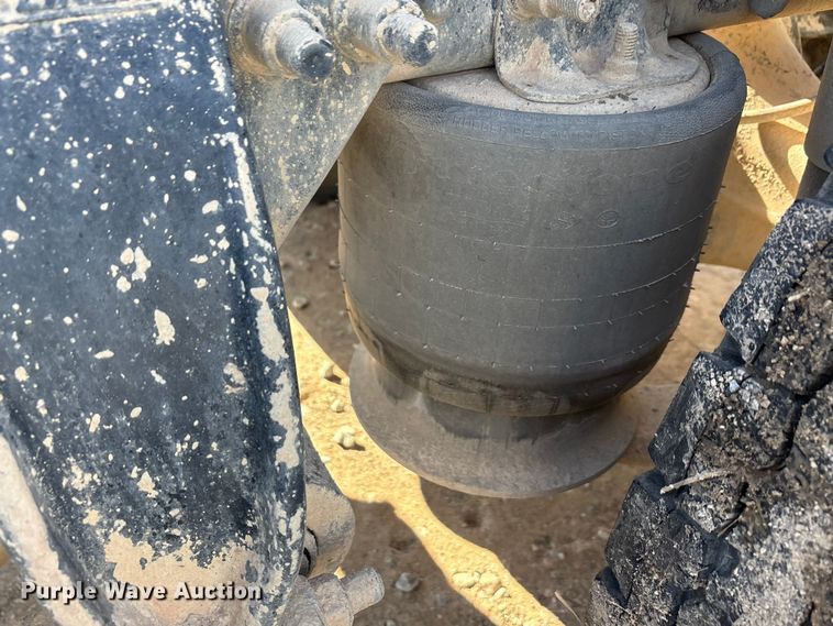 image for item EA7862 2012 Freightliner Cascadia semi truck