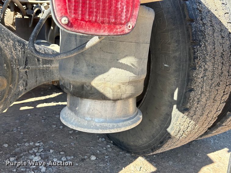 image for item EA7862 2012 Freightliner Cascadia semi truck