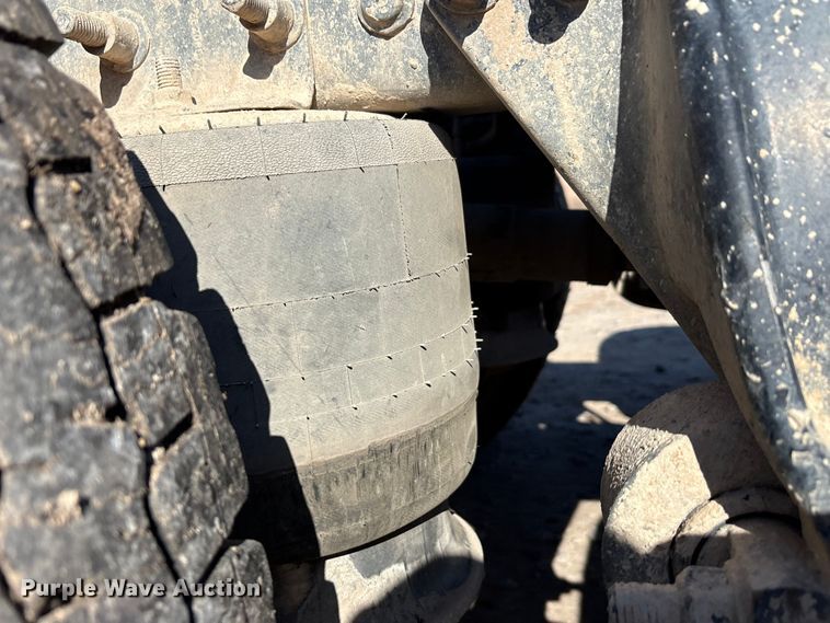 image for item EA7862 2012 Freightliner Cascadia semi truck