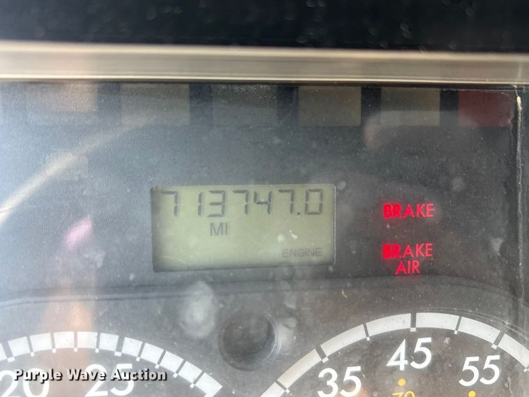 image for item EA7862 2012 Freightliner Cascadia semi truck