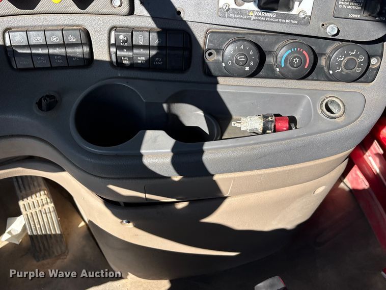 image for item EA7862 2012 Freightliner Cascadia semi truck