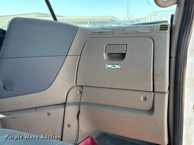 image for item EA7862 2012 Freightliner Cascadia semi truck