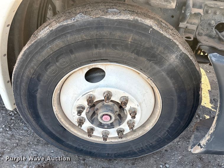 image for item EA7862 2012 Freightliner Cascadia semi truck