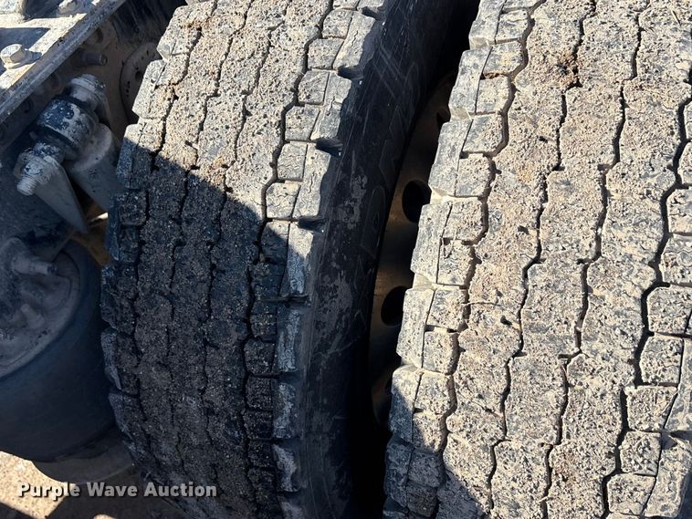 image for item EA7862 2012 Freightliner Cascadia semi truck