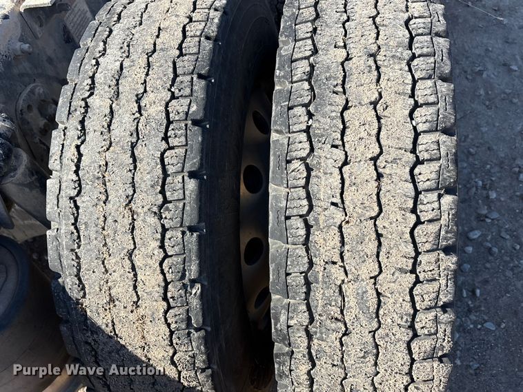 image for item EA7862 2012 Freightliner Cascadia semi truck