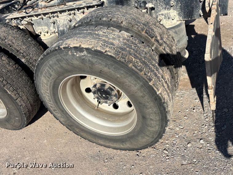 image for item EA7862 2012 Freightliner Cascadia semi truck