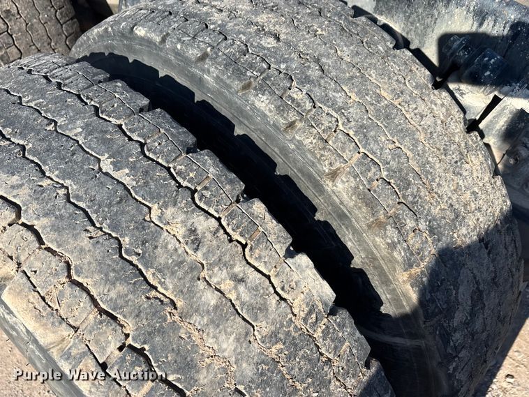 image for item EA7862 2012 Freightliner Cascadia semi truck