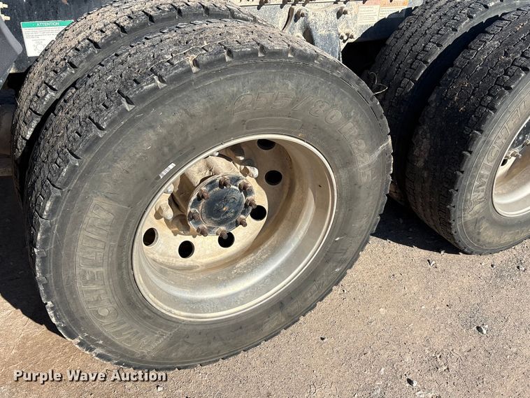 image for item EA7862 2012 Freightliner Cascadia semi truck