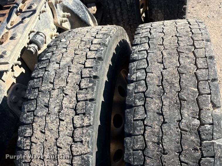 image for item EA7862 2012 Freightliner Cascadia semi truck