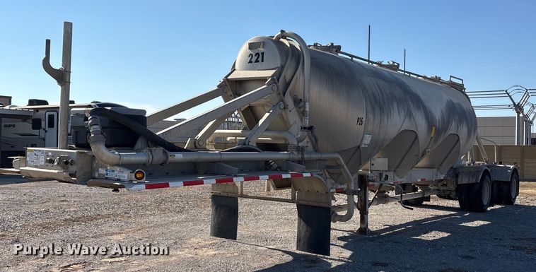 image for item EA7863 2015 Heil Trailer International pneumatic dry bulk trailer