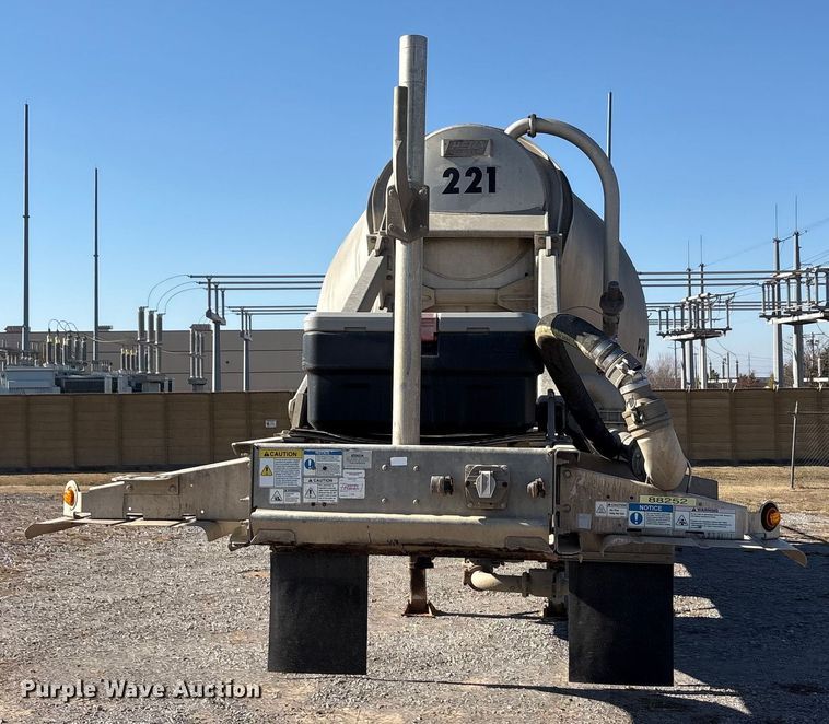 image for item EA7863 2015 Heil Trailer International pneumatic dry bulk trailer