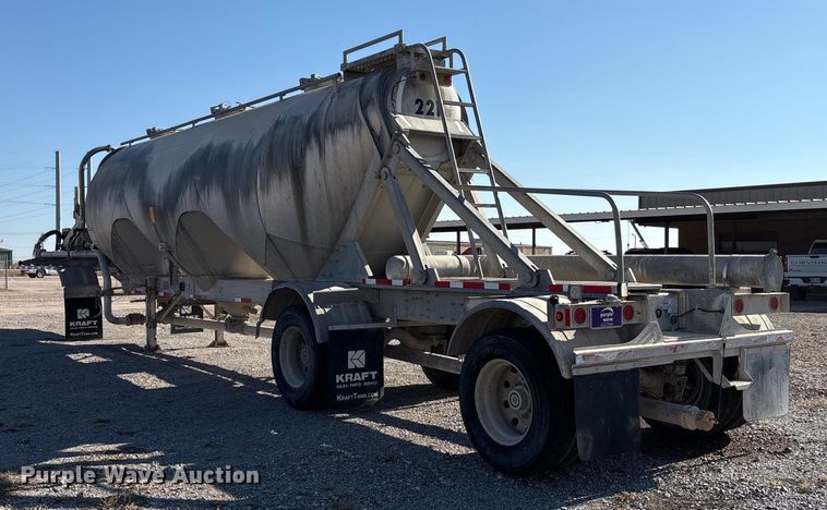 image for item EA7863 2015 Heil Trailer International pneumatic dry bulk trailer