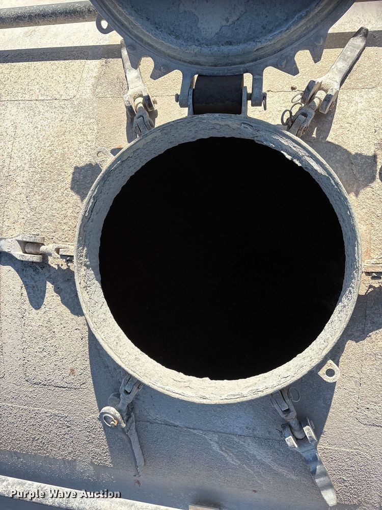 image for item EA7863 2015 Heil Trailer International pneumatic dry bulk trailer