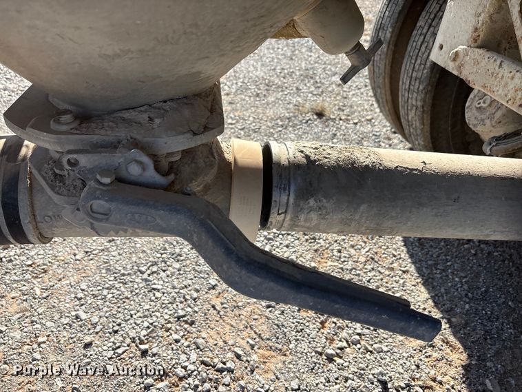 image for item EA7863 2015 Heil Trailer International pneumatic dry bulk trailer