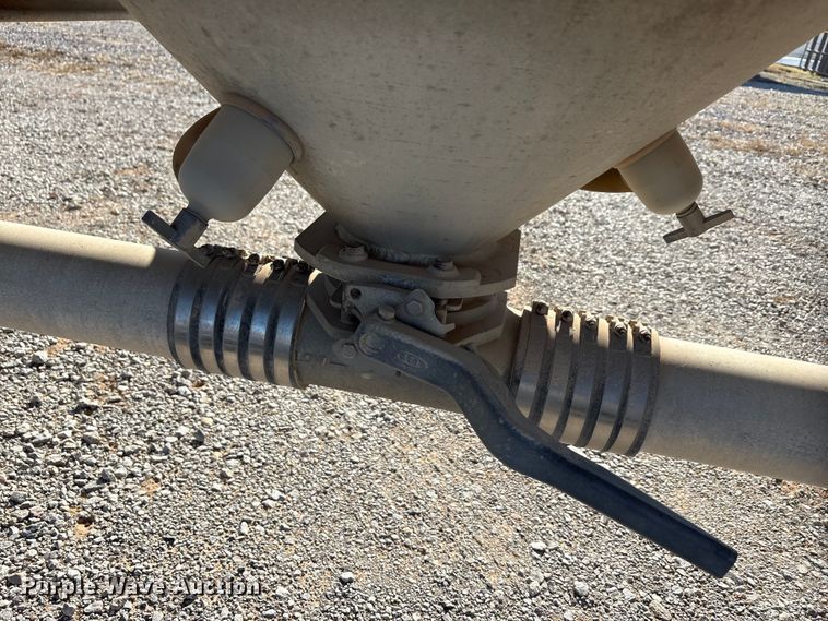 image for item EA7863 2015 Heil Trailer International pneumatic dry bulk trailer