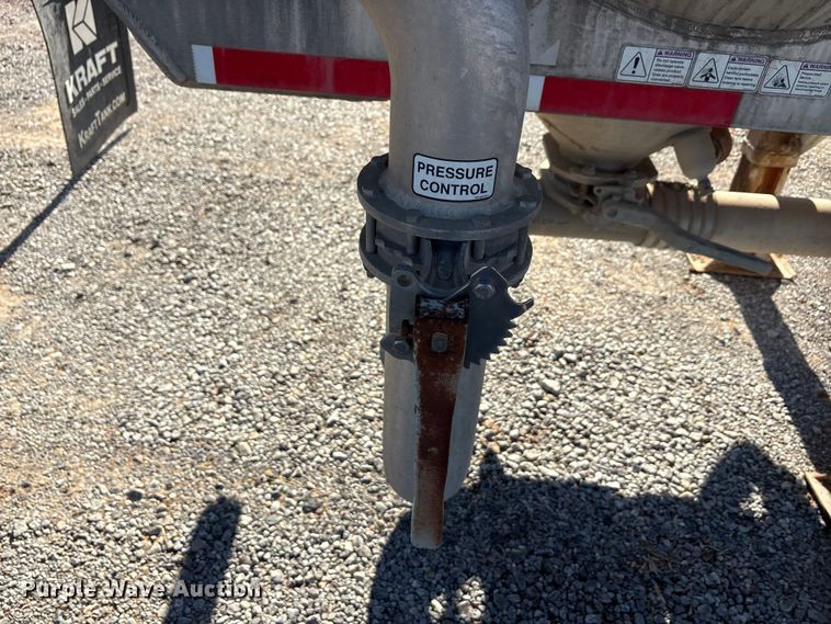 image for item EA7863 2015 Heil Trailer International pneumatic dry bulk trailer