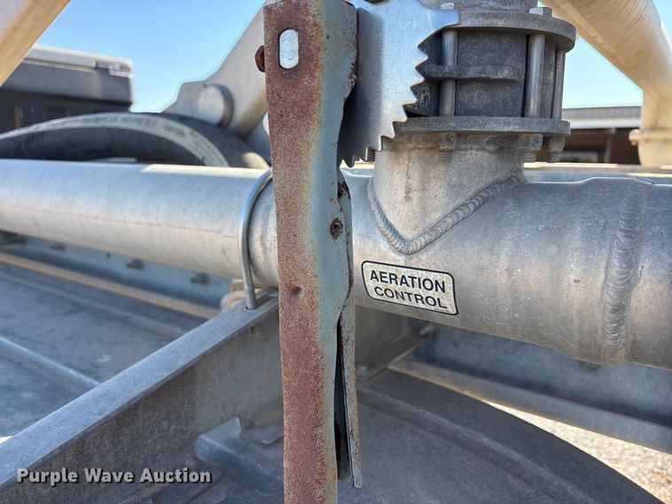 image for item EA7863 2015 Heil Trailer International pneumatic dry bulk trailer