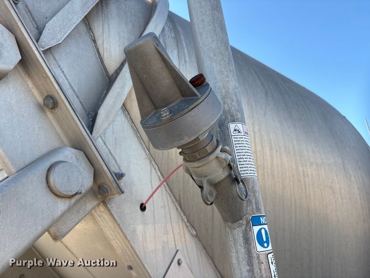 image for item EA7863 2015 Heil Trailer International pneumatic dry bulk trailer