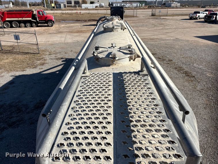 image for item EA7863 2015 Heil Trailer International pneumatic dry bulk trailer