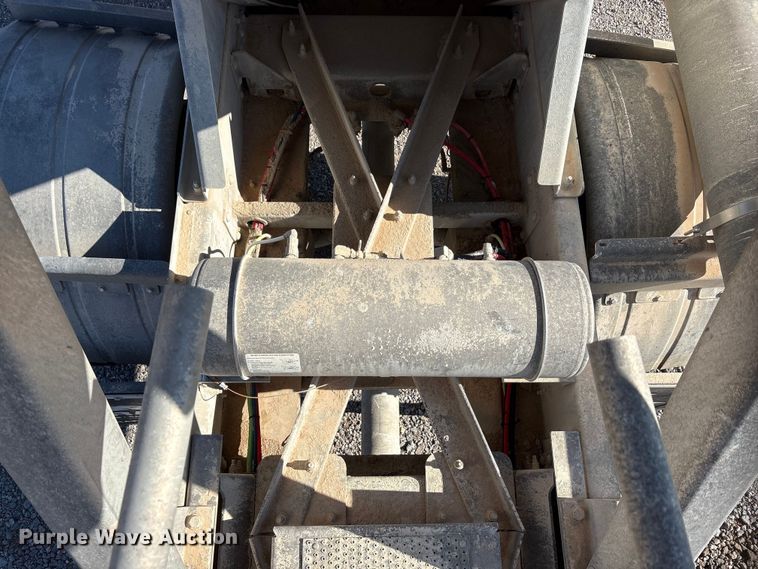 image for item EA7863 2015 Heil Trailer International pneumatic dry bulk trailer