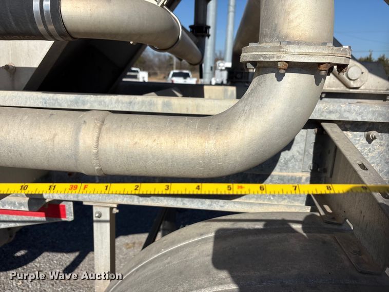 image for item EA7863 2015 Heil Trailer International pneumatic dry bulk trailer