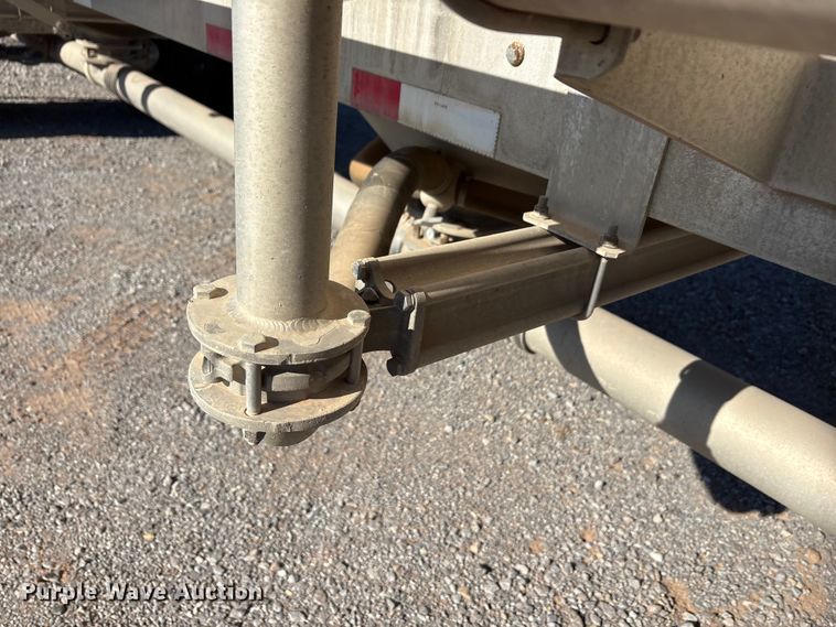 image for item EA7863 2015 Heil Trailer International pneumatic dry bulk trailer