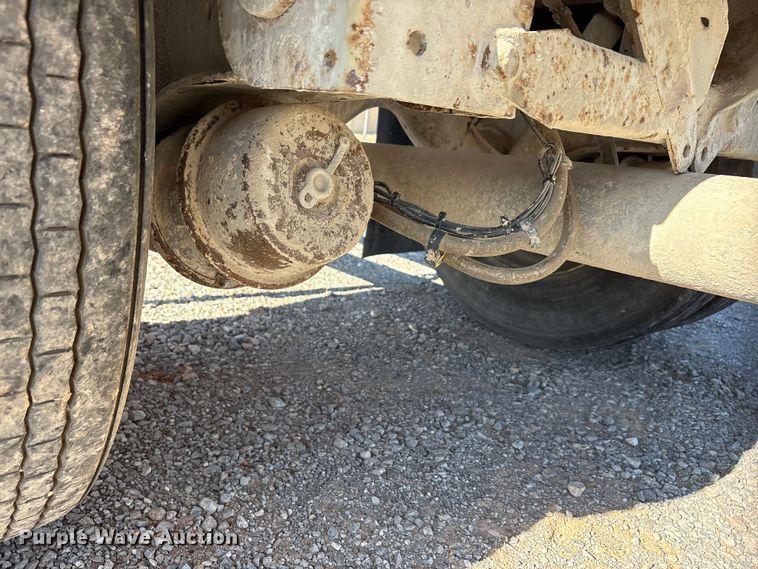 image for item EA7863 2015 Heil Trailer International pneumatic dry bulk trailer