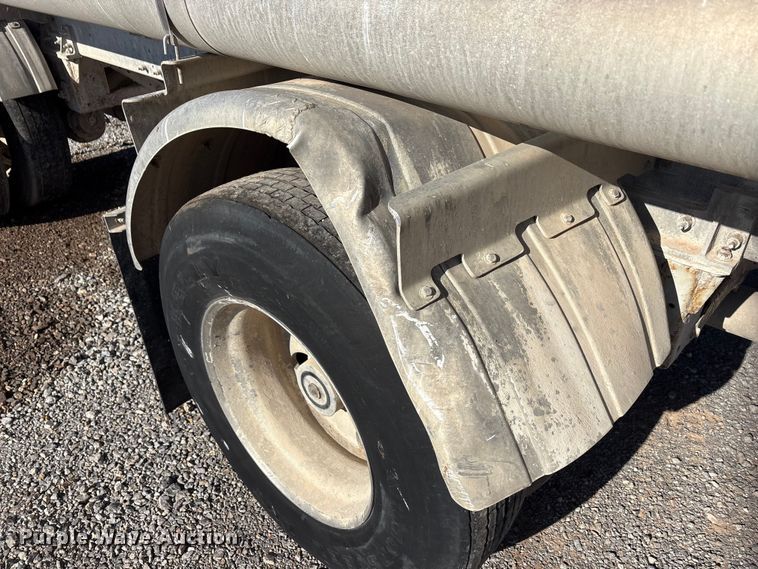 image for item EA7863 2015 Heil Trailer International pneumatic dry bulk trailer