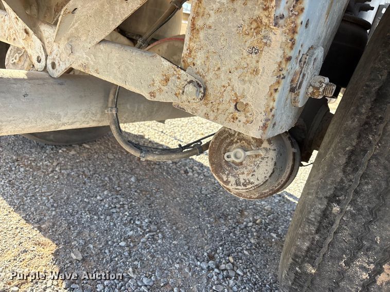 image for item EA7863 2015 Heil Trailer International pneumatic dry bulk trailer