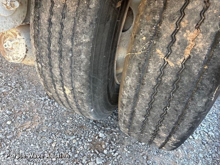 image for item EA7863 2015 Heil Trailer International pneumatic dry bulk trailer