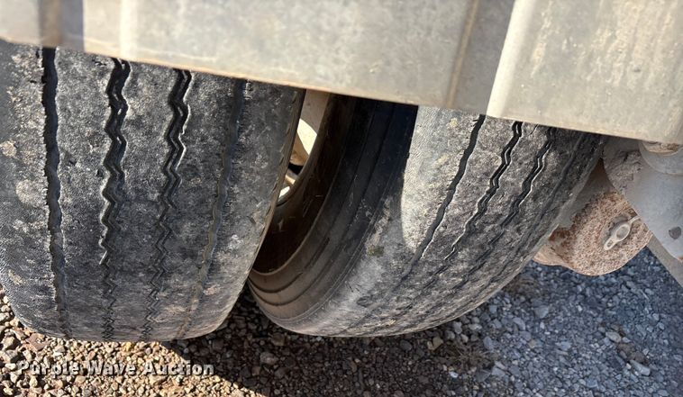 image for item EA7863 2015 Heil Trailer International pneumatic dry bulk trailer