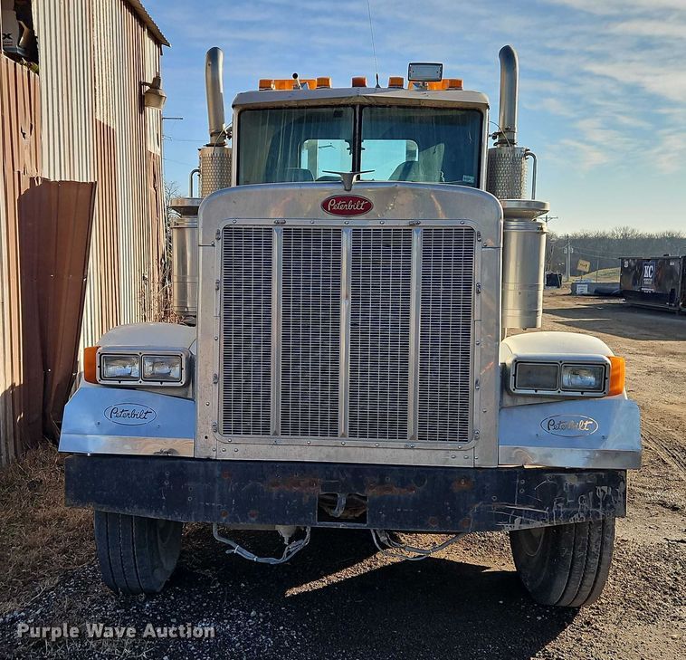 image for item EB8469 1992 Peterbilt 379 semi truck
