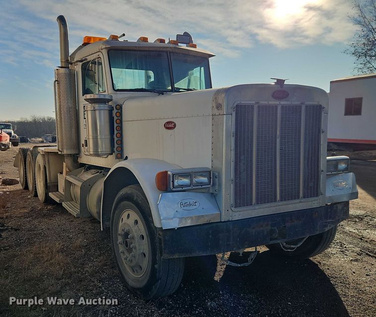 image for item EB8469 1992 Peterbilt 379 semi truck