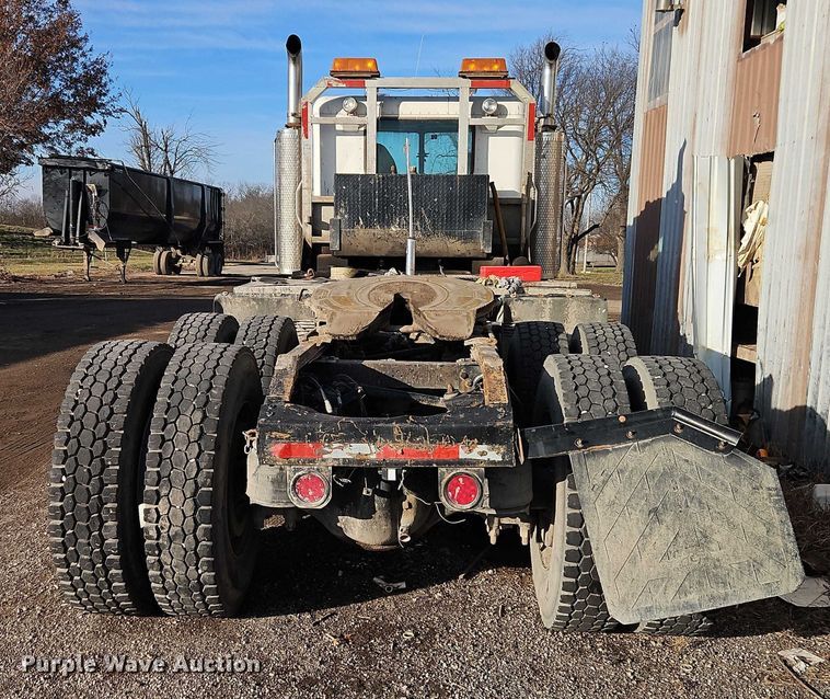 image for item EB8469 1992 Peterbilt 379 semi truck