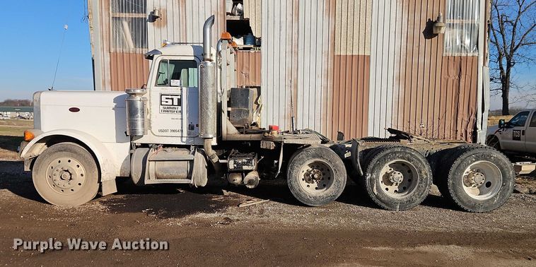 image for item EB8469 1992 Peterbilt 379 semi truck
