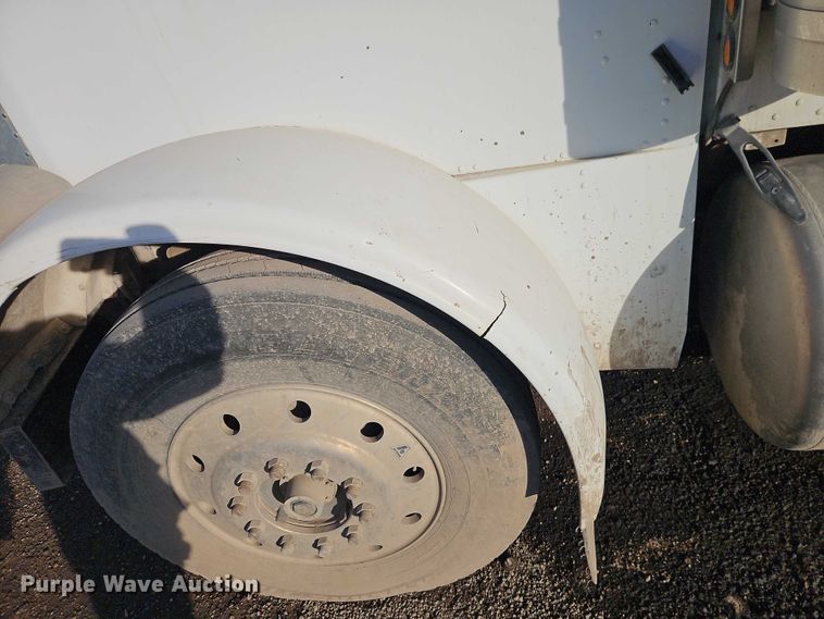 image for item EB8469 1992 Peterbilt 379 semi truck