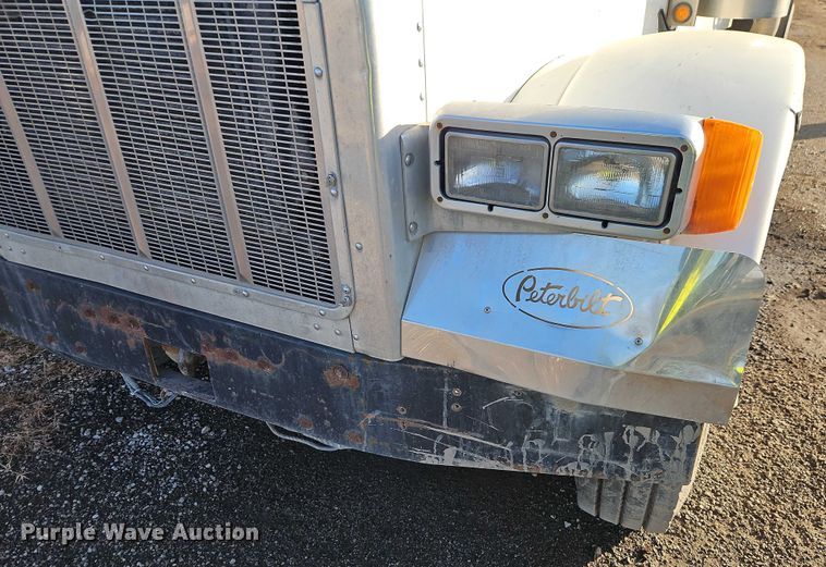 image for item EB8469 1992 Peterbilt 379 semi truck