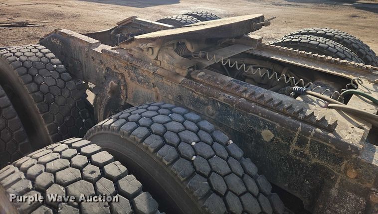 image for item EB8469 1992 Peterbilt 379 semi truck